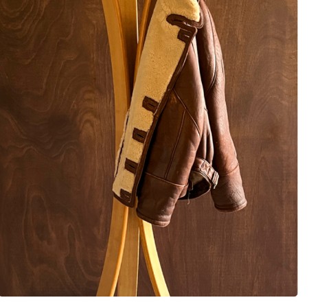 Three-branch oak coat stand